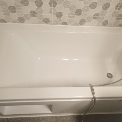 신축 아파트 공용욕실 욕조에 단차가 있다면 하자 아닌가요??